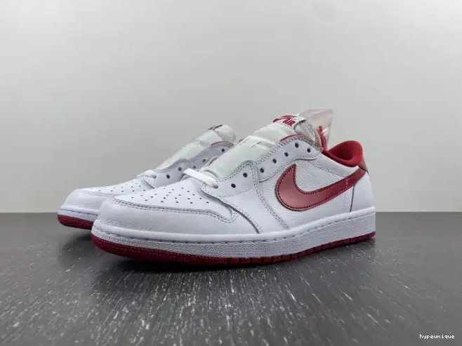 HYPE Low Red Jordan Varsity 1 705329-101 White Retro 0518